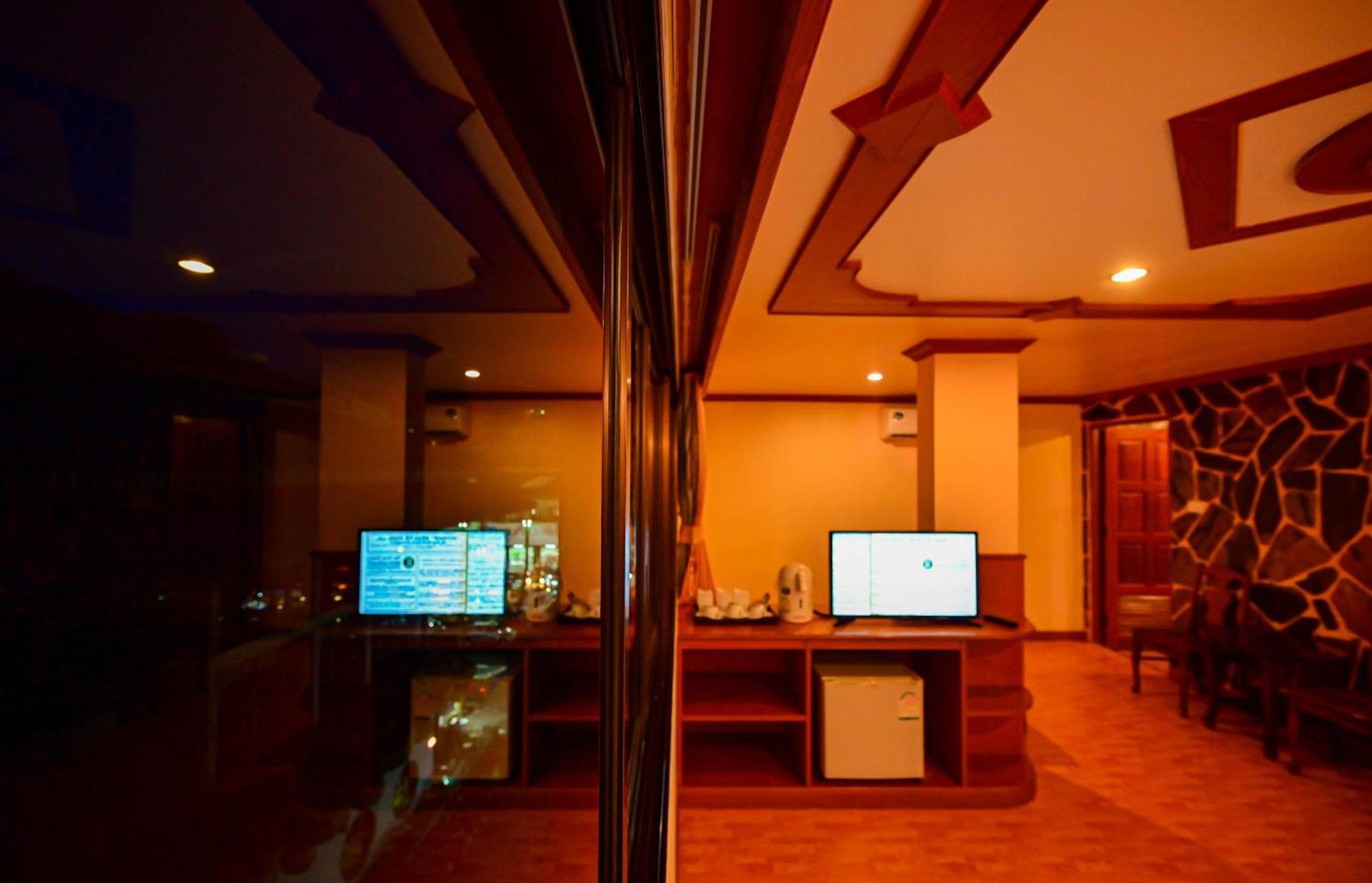 Complex Hotel Patong Exterior foto