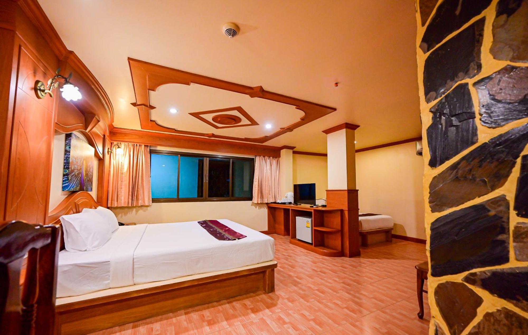 Complex Hotel Patong Exterior foto