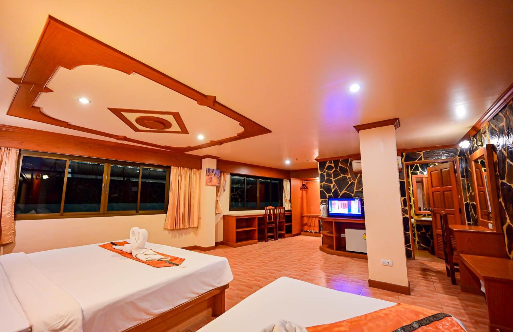 Complex Hotel Patong Exterior foto