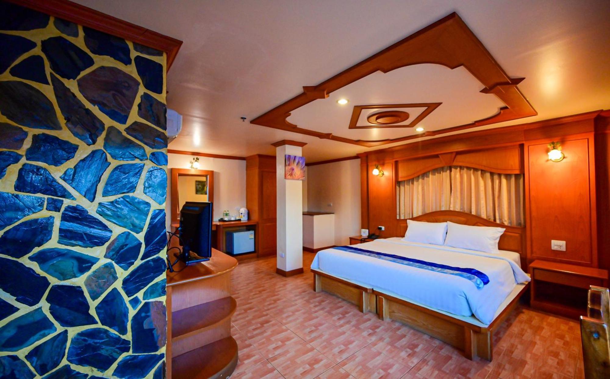 Complex Hotel Patong Exterior foto