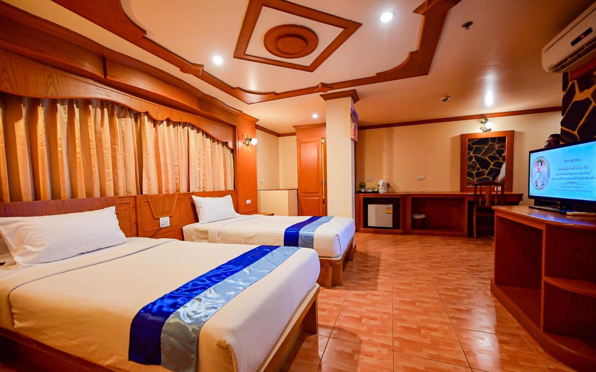 Complex Hotel Patong Exterior foto