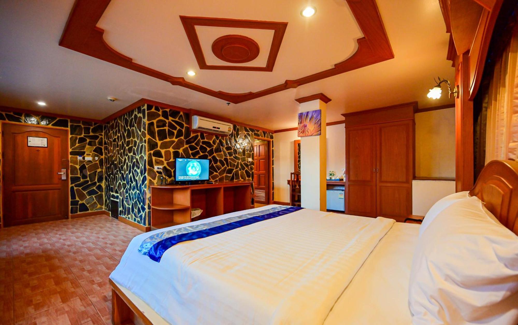 Complex Hotel Patong Exterior foto