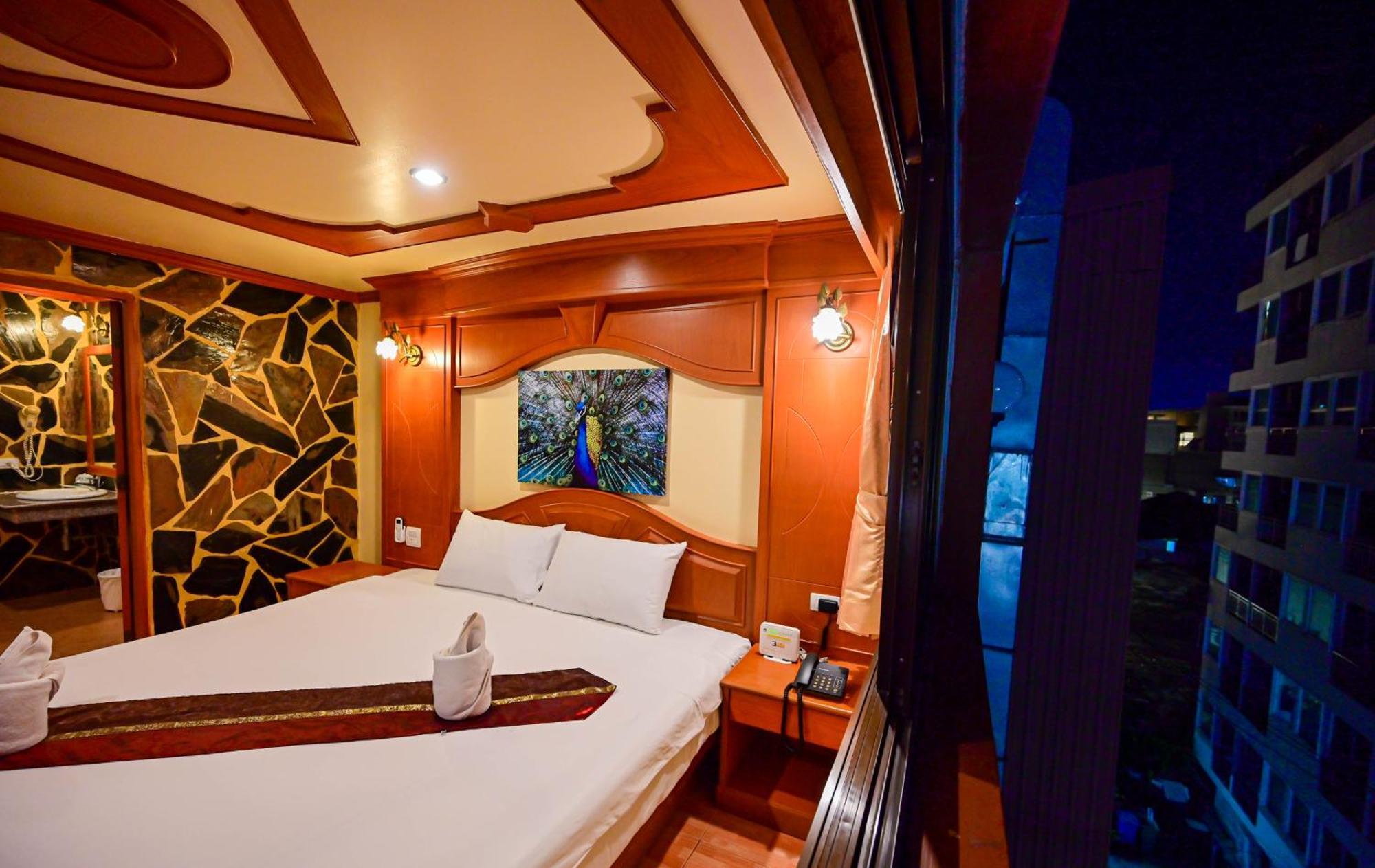 Complex Hotel Patong Exterior foto